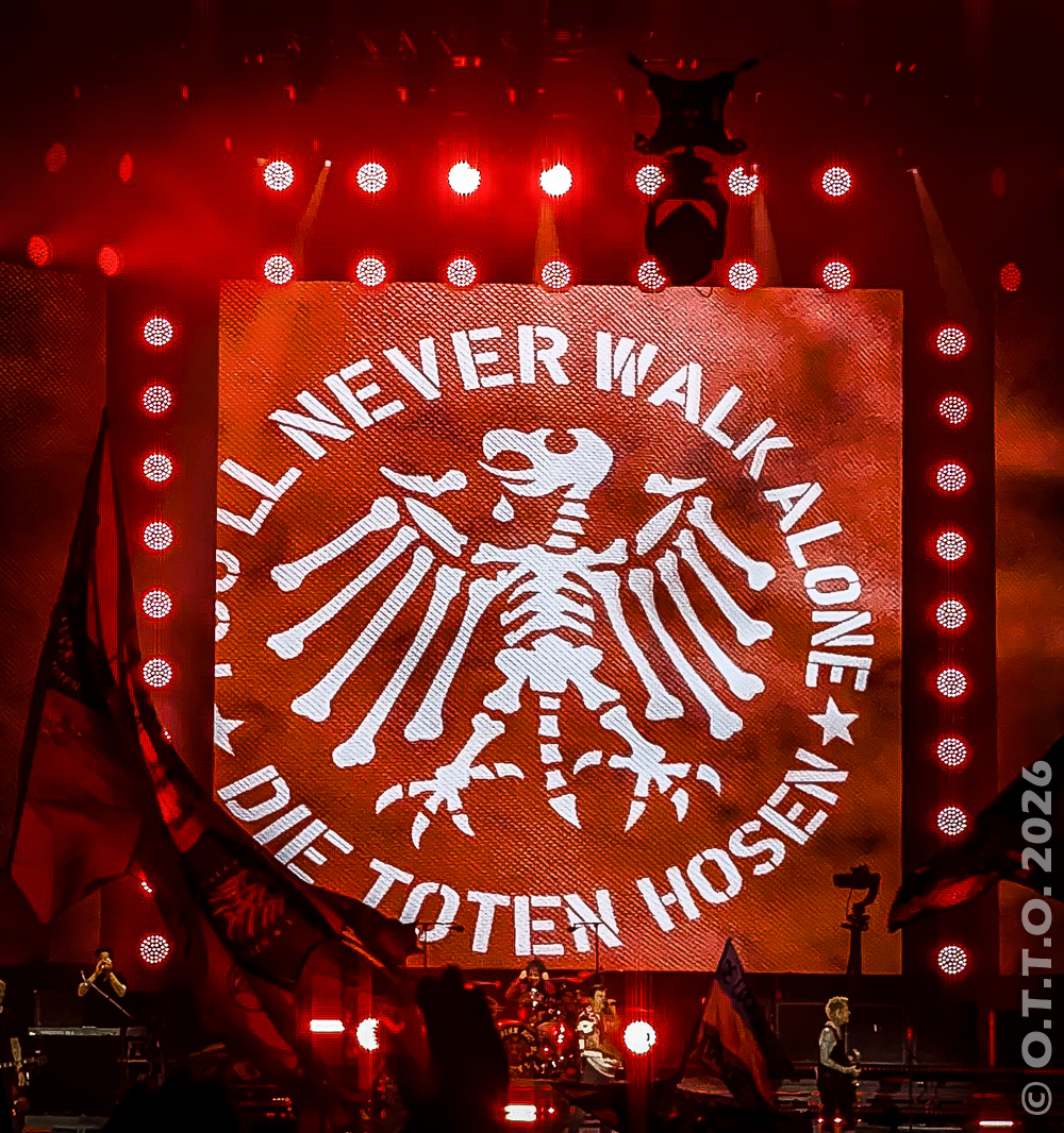 Never walk alone-01.jpg