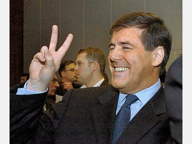 566968248-gesten-handzeichen-hk34.jpg