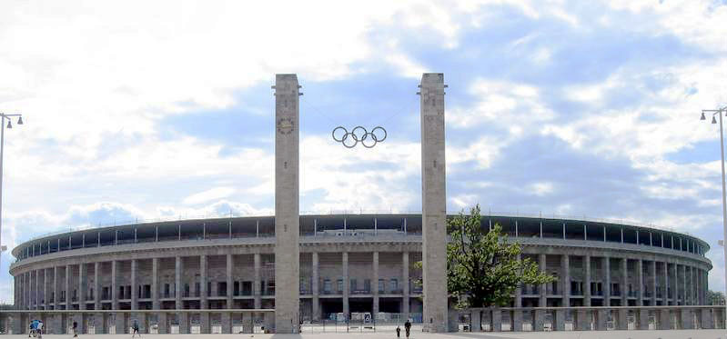 Berlin_Olympiastadion_aussen.jpg